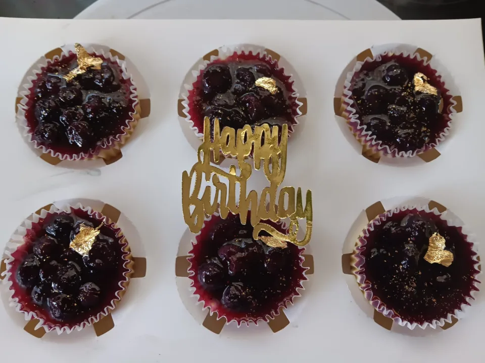 Mixed berry cheesecake cupcakes