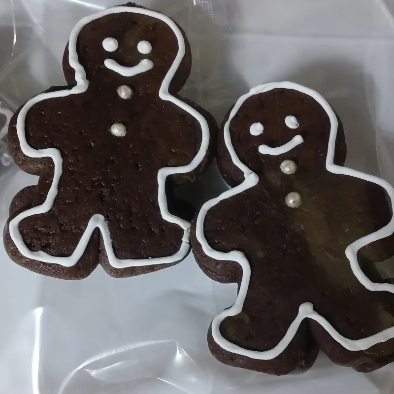Gingerbread men with royal icing