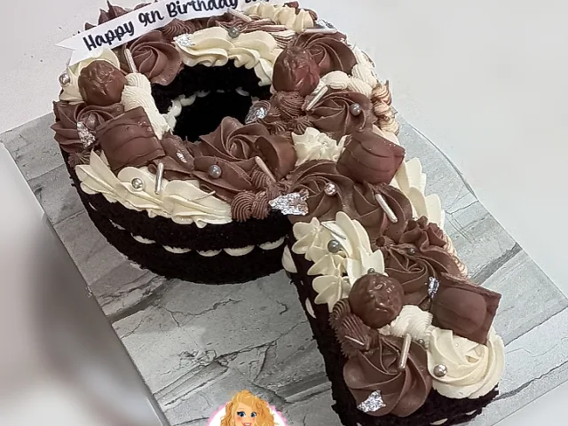 Sweet Tooth Custom Cakes - photo 15